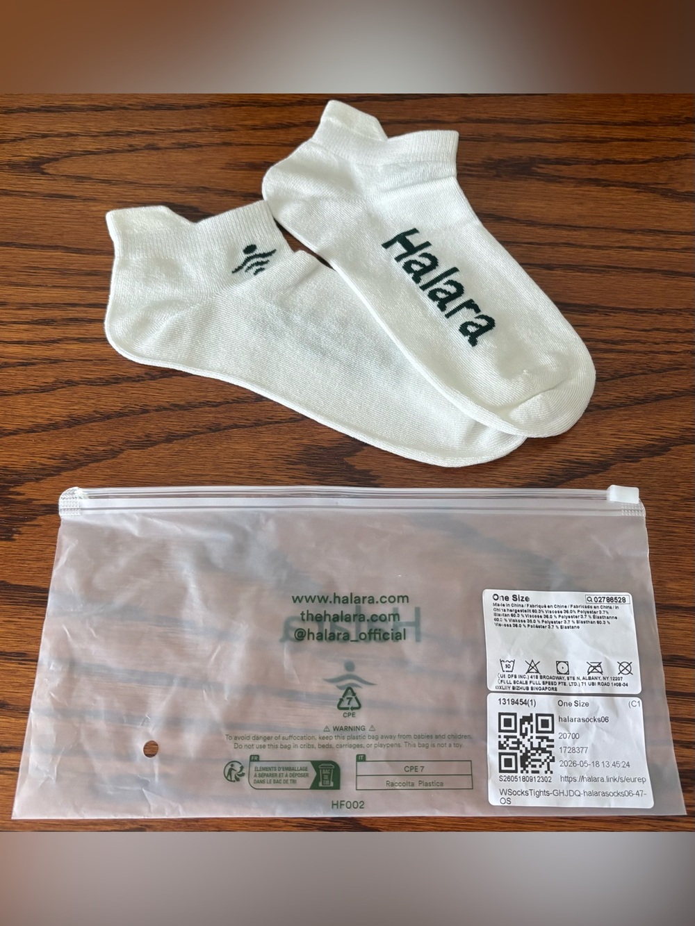 HALARA White Low-Cut Athletic Socks with Green Logo